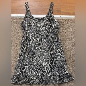 DayTrip Woman’s Lg Leopard Print Sleeveless Dress Ruffled Hem Like New Condition